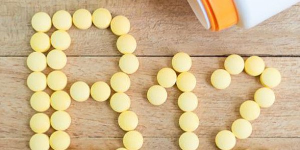 VITAMINA B12, CIANOCOBALAMINA O COBALAMINA, ESENCIAL PARA EL ORGANISMO